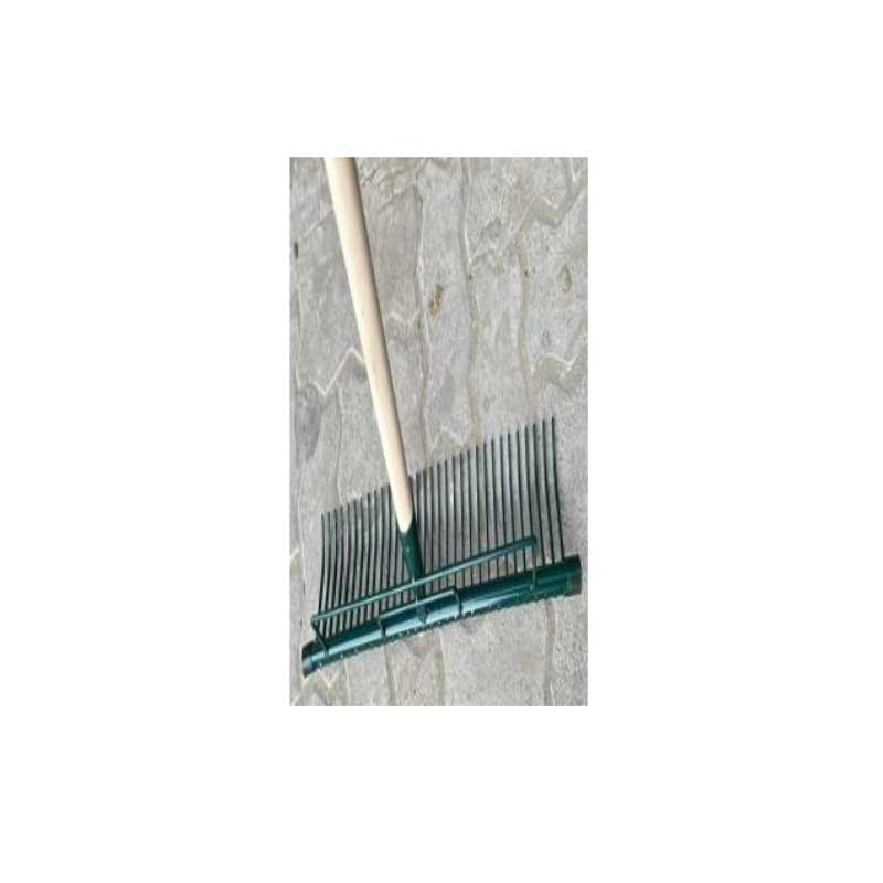 32T GREEN RAKE WITH WOOD HANDLE